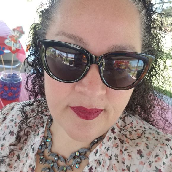 Meet your Posher, Bee - Picture 1 of 1